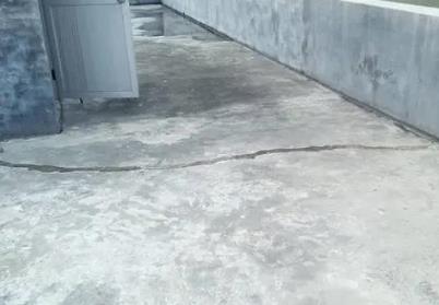 多伦楼顶漏水维修公司分享下如何解决卫生间隐蔽部位漏水的问题?